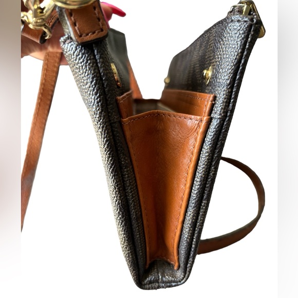MICHAEL KORS Small Crossbody with Wallet section and card section - Picture 8 of 17